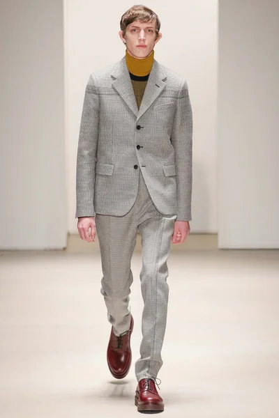 Look 19